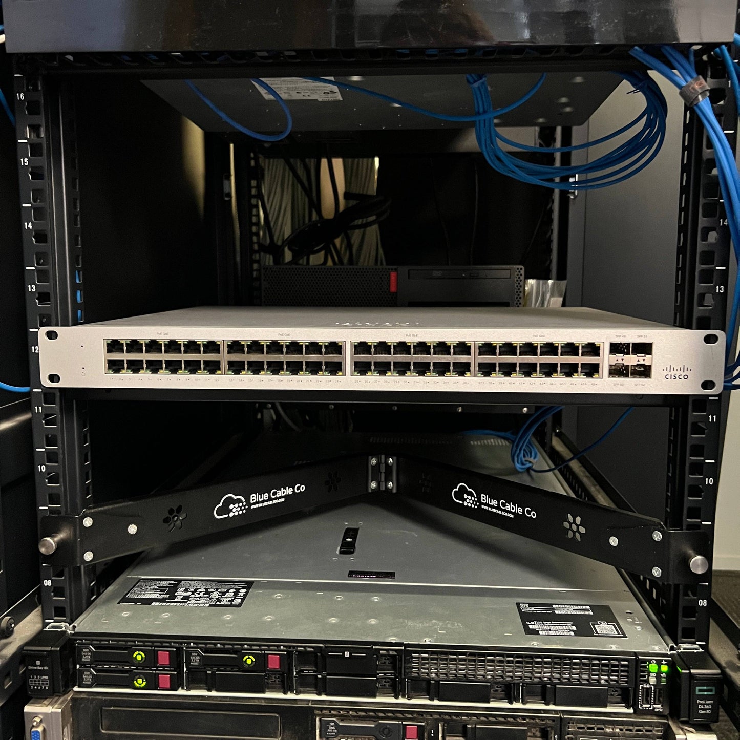 Mello Mount | Rack Mount Assistant for Installing equipment in 19" Rack