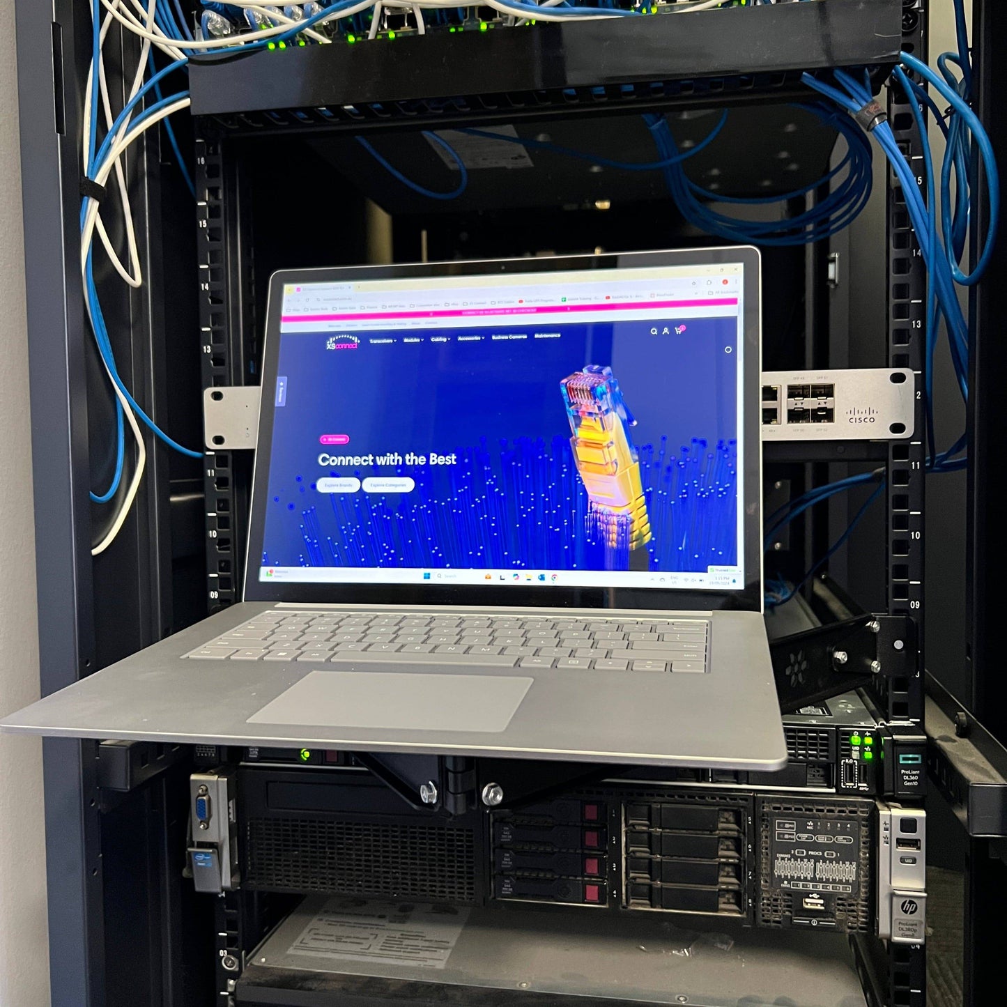 Mello Mount | Rack Mount Assistant for Installing equipment in 19" Rack