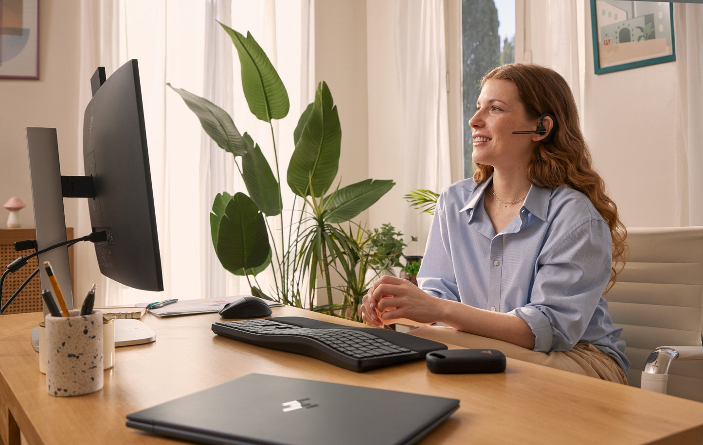 Poly AW6U1AA | Voyager Office Base for 4300/Legend/Focus 2, Desk Phone + PC, DECT