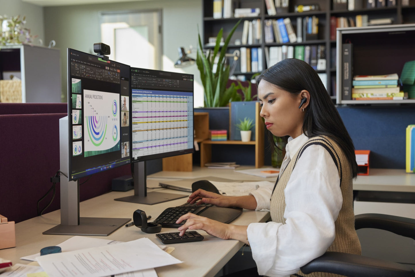 Poly 8L586AA | Voyager Free 60+ UC Black Touchscreen Charge Case for BT700 USB-C Adapter