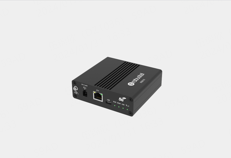 Robustel R5010 5G router back with ethernet USB and 5G ports
