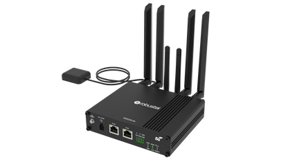 Robustel R5020L-A-5G Lite router with R8000s-2p 5G module and antennas