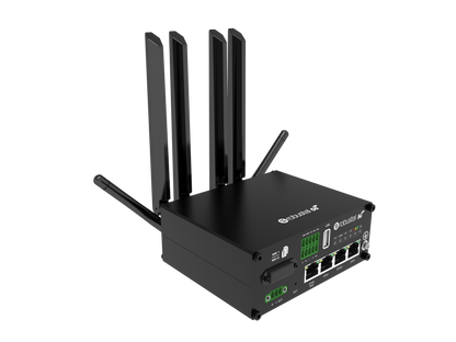 Robustel R5020 5G router with 4 antennas and Ethernet ports